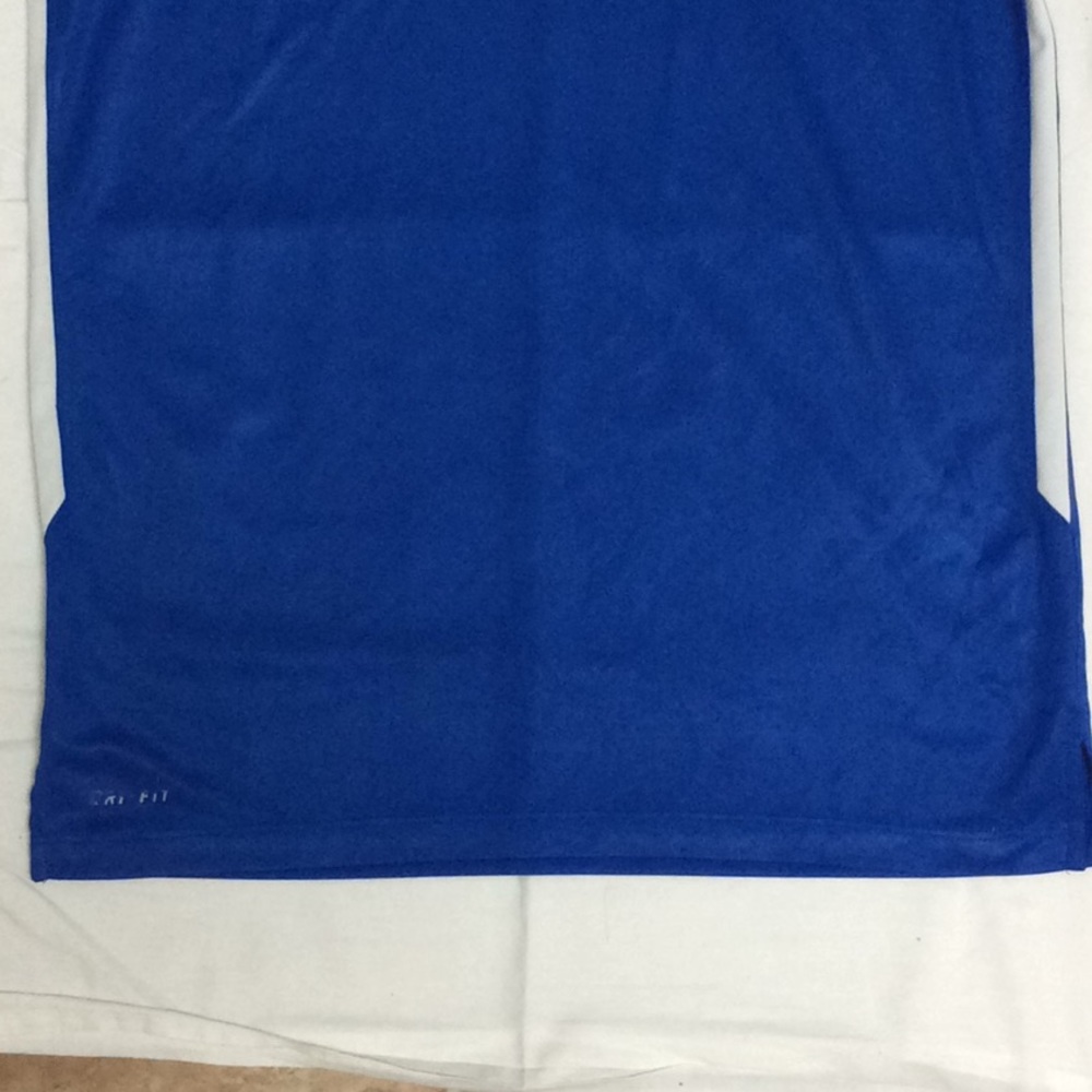 🎯Nike Dri-Fit Shirt (Adult)🎯 - Picture 4 of 9